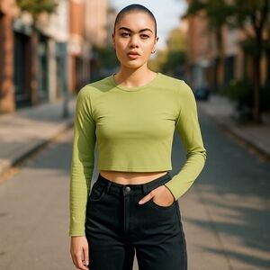 ARITIZIA Sunday Best Bliss cropped Longsleeve (Green)